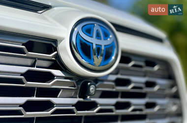 Позашляховик / Кросовер Toyota RAV4 2020 в 