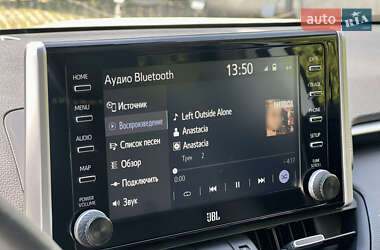 Позашляховик / Кросовер Toyota RAV4 2020 в 