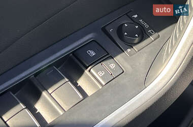 Позашляховик / Кросовер Toyota RAV4 2020 в 