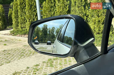Позашляховик / Кросовер Toyota RAV4 2020 в 