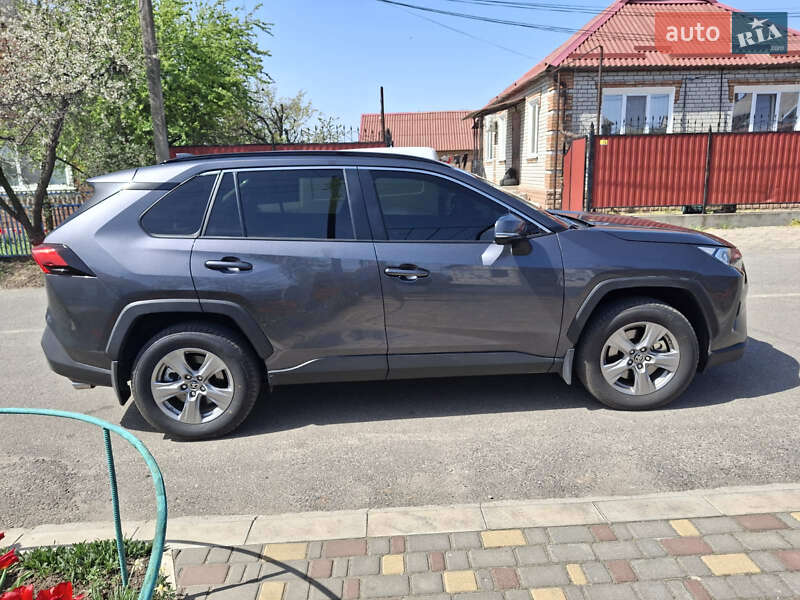 Позашляховик / Кросовер Toyota RAV4 2023 в Марганці