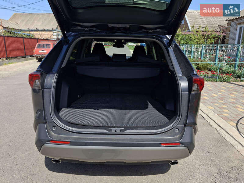 Позашляховик / Кросовер Toyota RAV4 2023 в Марганці