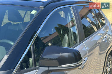 Позашляховик / Кросовер Toyota RAV4 2020 в 