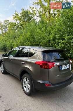 Внедорожник / Кроссовер Toyota RAV4 2013 в 