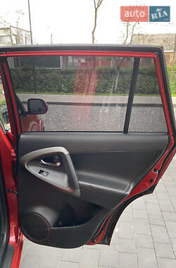 Позашляховик / Кросовер Toyota RAV4 2011 в 