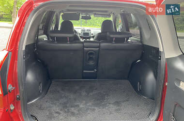 Позашляховик / Кросовер Toyota RAV4 2011 в 