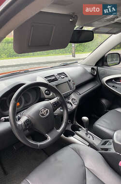 Позашляховик / Кросовер Toyota RAV4 2011 в 
