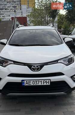 Внедорожник / Кроссовер Toyota RAV4 2018 в 