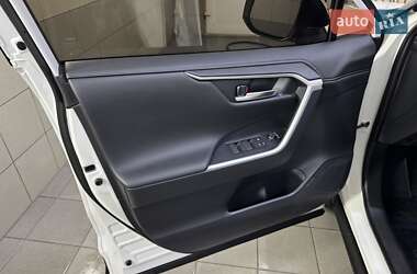 Внедорожник / Кроссовер Toyota RAV4 2023 в 