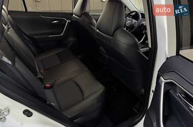 Внедорожник / Кроссовер Toyota RAV4 2023 в 