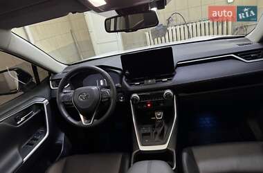 Внедорожник / Кроссовер Toyota RAV4 2023 в 