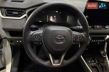 Внедорожник / Кроссовер Toyota RAV4 2023 в 