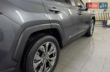 Внедорожник / Кроссовер Toyota RAV4 2024 в 