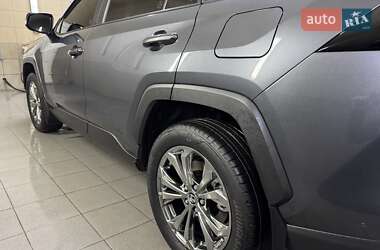 Внедорожник / Кроссовер Toyota RAV4 2024 в 