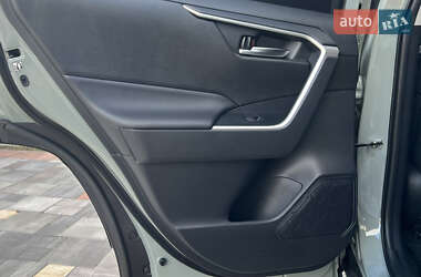 Позашляховик / Кросовер Toyota RAV4 2019 в 