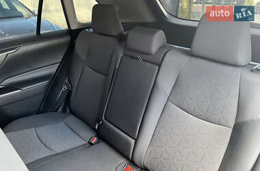 Позашляховик / Кросовер Toyota RAV4 2019 в 