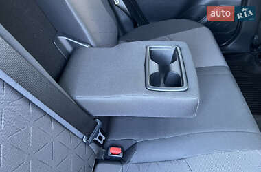 Позашляховик / Кросовер Toyota RAV4 2019 в 