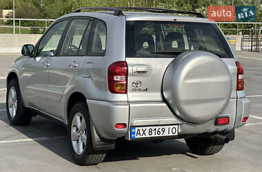 Внедорожник / Кроссовер Toyota RAV4 2005 в 