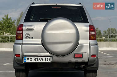 Внедорожник / Кроссовер Toyota RAV4 2005 в 