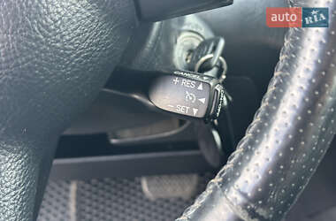 Внедорожник / Кроссовер Toyota RAV4 2005 в 
