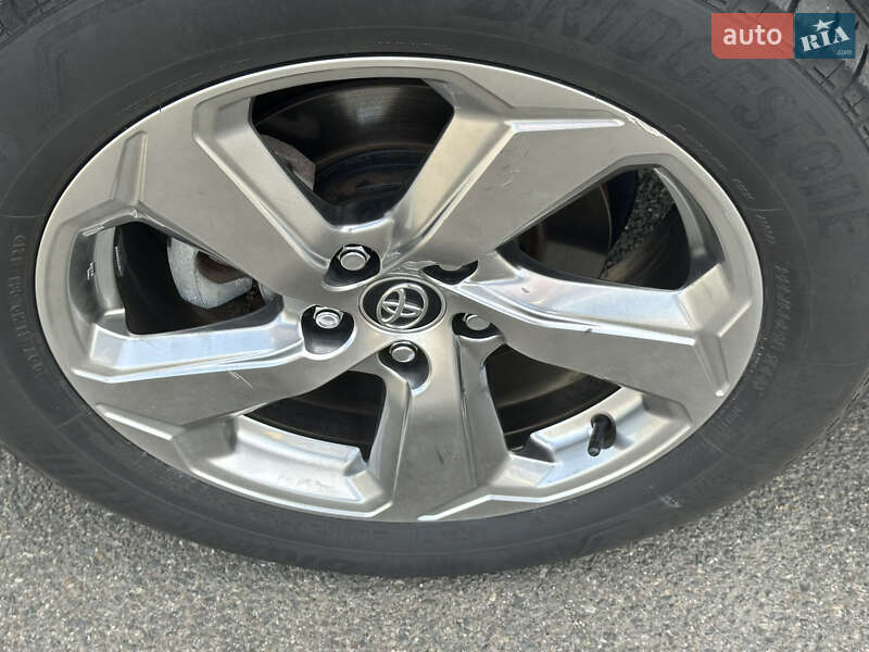 Позашляховик / Кросовер Toyota RAV4 2021 в Києві