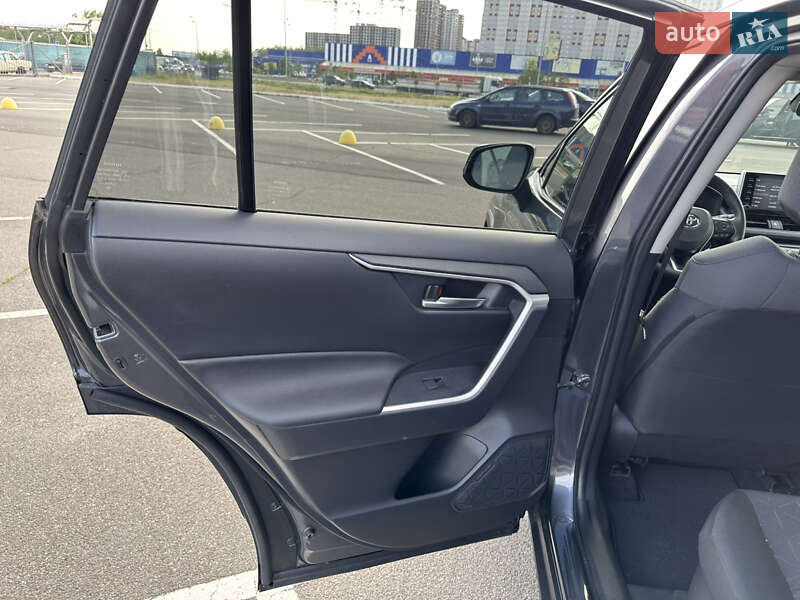 Позашляховик / Кросовер Toyota RAV4 2021 в Києві