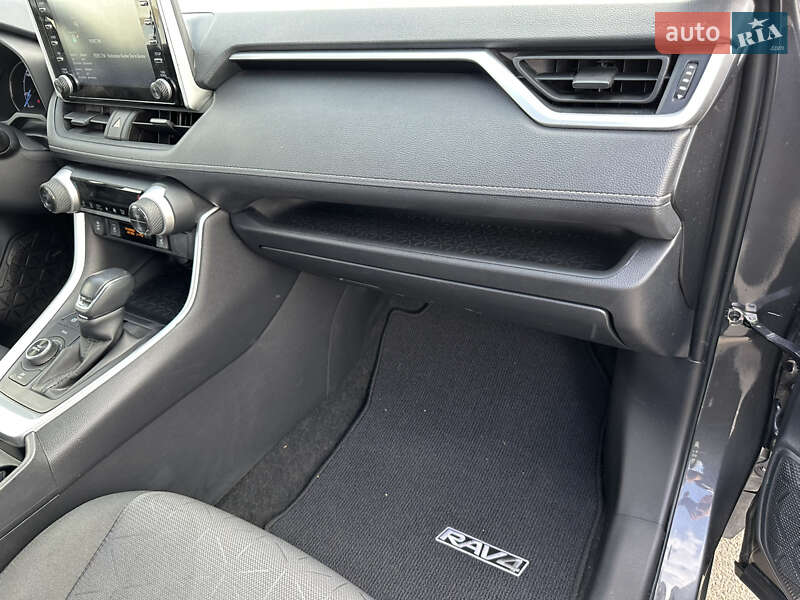 Позашляховик / Кросовер Toyota RAV4 2021 в Києві