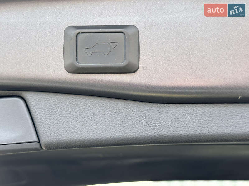 Позашляховик / Кросовер Toyota RAV4 2021 в Києві