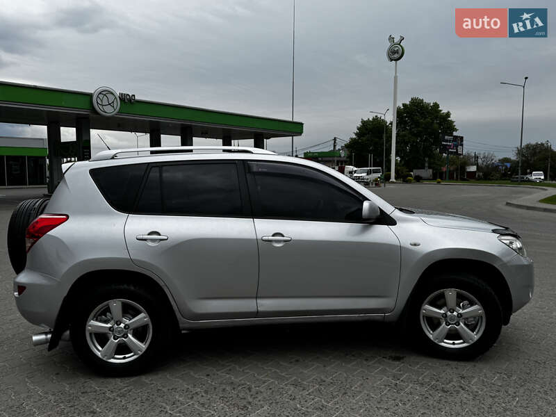 Позашляховик / Кросовер Toyota RAV4 2006 в Києві