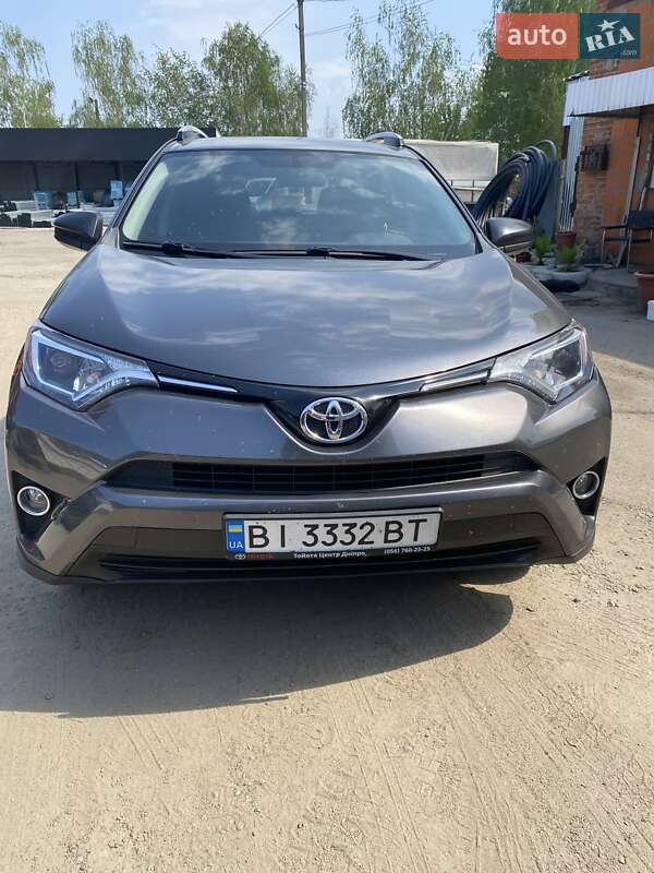 Внедорожник / Кроссовер Toyota RAV4 2016 в 