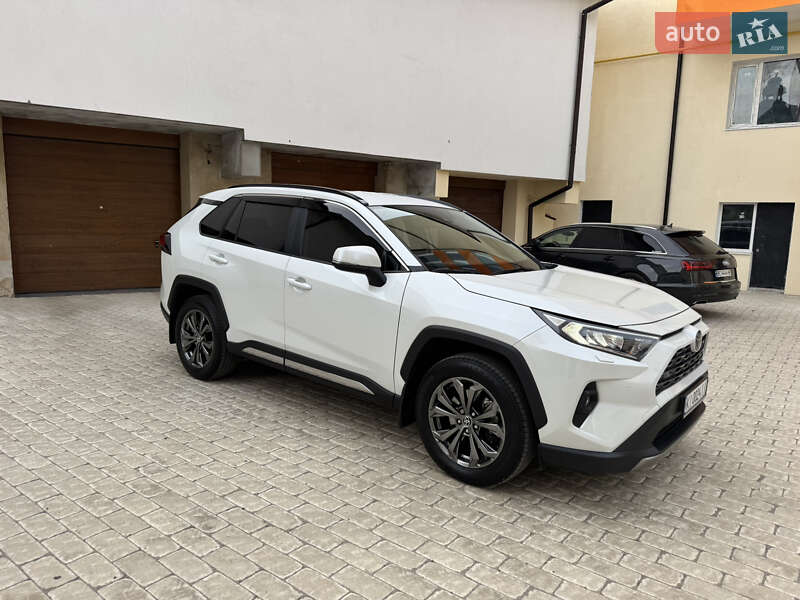 Позашляховик / Кросовер Toyota RAV4 2023 в Львові
