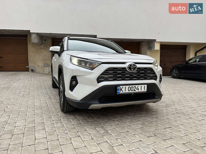 Позашляховик / Кросовер Toyota RAV4 2023 в Львові