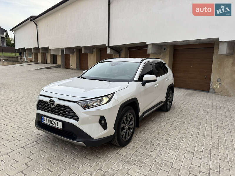 Позашляховик / Кросовер Toyota RAV4 2023 в Львові