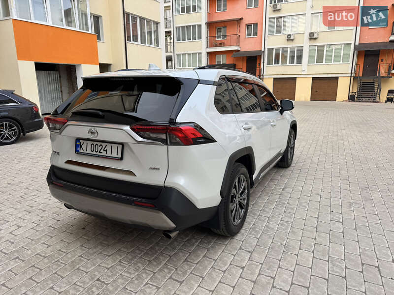 Позашляховик / Кросовер Toyota RAV4 2023 в Львові
