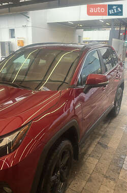 Позашляховик / Кросовер Toyota RAV4 2022 в 