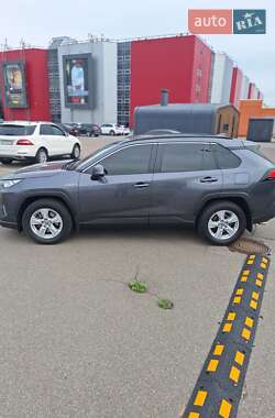 Позашляховик / Кросовер Toyota RAV4 2020 в 