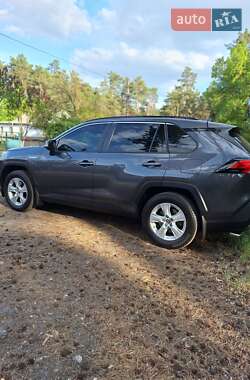 Позашляховик / Кросовер Toyota RAV4 2020 в 