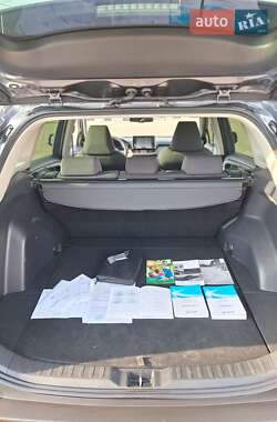 Позашляховик / Кросовер Toyota RAV4 2020 в 