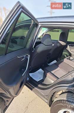 Позашляховик / Кросовер Toyota RAV4 2020 в 