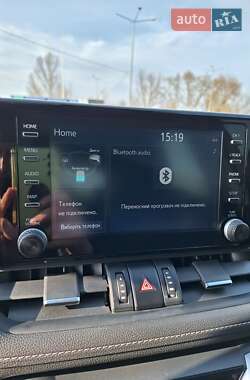 Позашляховик / Кросовер Toyota RAV4 2020 в 