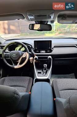 Позашляховик / Кросовер Toyota RAV4 2020 в 