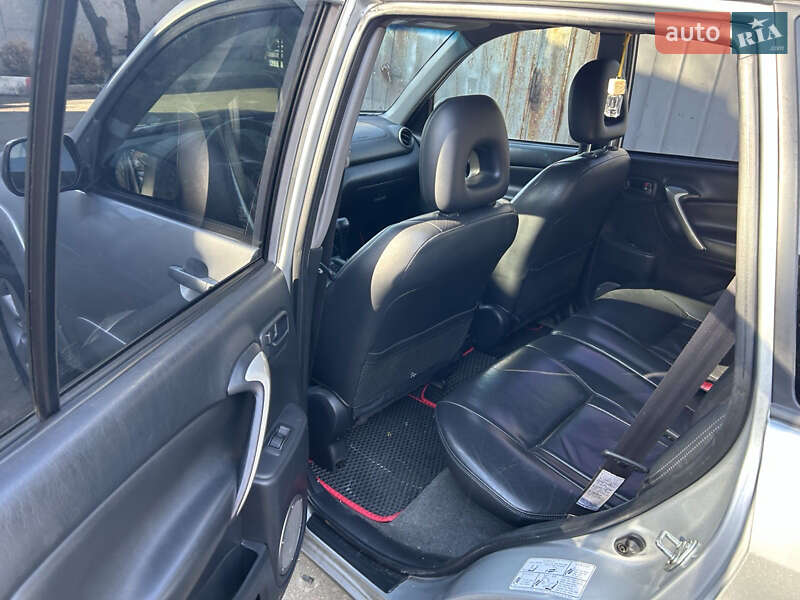 Позашляховик / Кросовер Toyota RAV4 2004 в Києві
