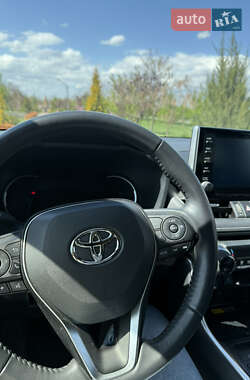 Внедорожник / Кроссовер Toyota RAV4 2021 в 