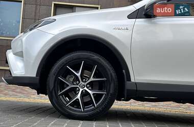 Внедорожник / Кроссовер Toyota RAV4 2016 в 