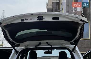 Внедорожник / Кроссовер Toyota RAV4 2016 в 