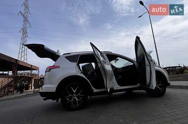Внедорожник / Кроссовер Toyota RAV4 2016 в 