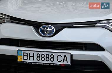 Внедорожник / Кроссовер Toyota RAV4 2016 в 