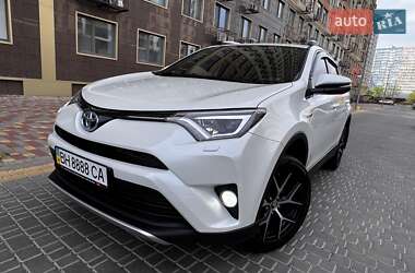 Внедорожник / Кроссовер Toyota RAV4 2016 в 