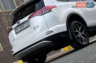 Внедорожник / Кроссовер Toyota RAV4 2016 в 