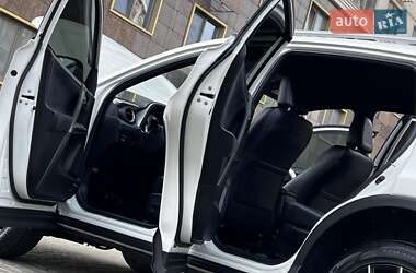 Внедорожник / Кроссовер Toyota RAV4 2016 в 